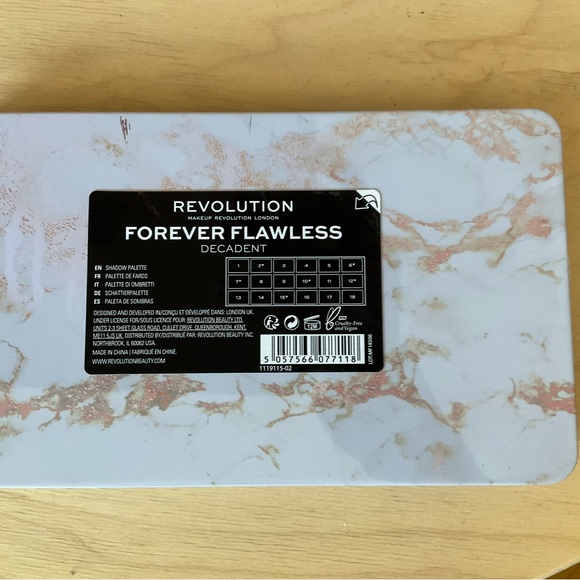 Révolution EyeshadowvPalette - Picture 4 of 5